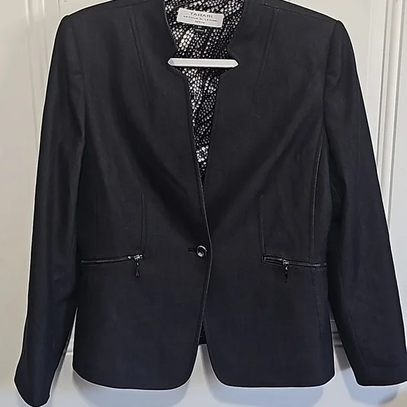 NWOT SUIT COAT CHARCOAL GRAYWITH A SILKY DESIGN INSIDE - Picture 2 of 7